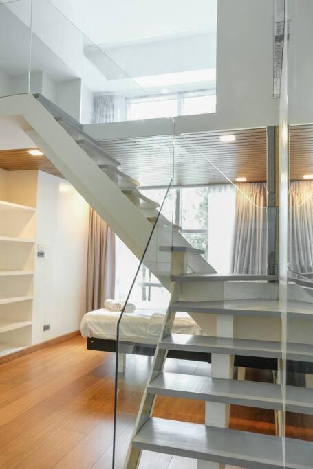Apartment Loft 3br With Garden In Avant Bgc Parking With Fee