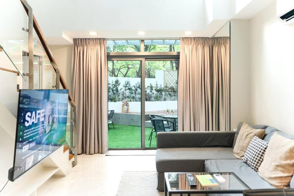 Loft 3br With Garden In Avant Bgc Parking With Fee * Manila