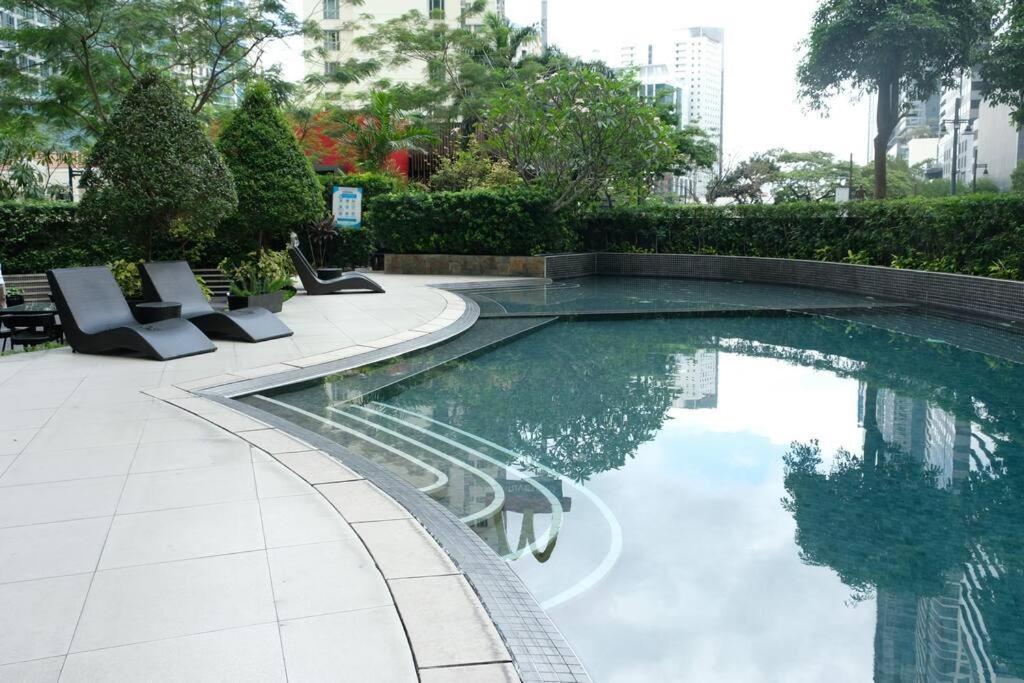 Loft 3br With Garden In Avant Bgc Parking With Fee Manila