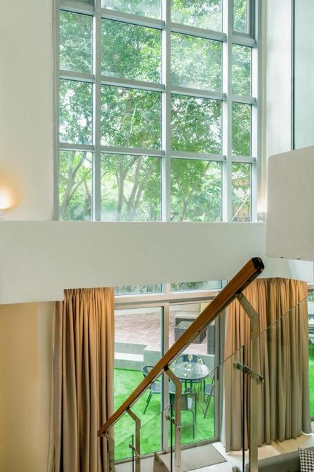 Loft 3br With Garden In Avant Bgc Parking With Fee