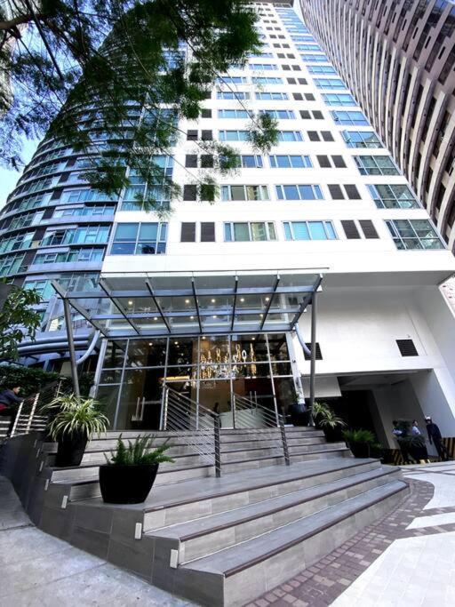 Loft 3br With Garden In Avant Bgc Parking With Fee *