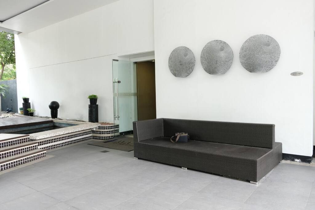 Loft 3br With Garden In Avant Bgc Parking With Fee Apartment Manila