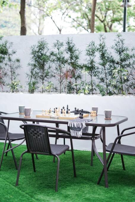 Loft 3br With Garden In Avant Bgc Parking With Fee