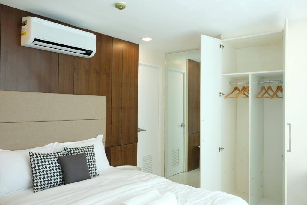 Loft 3br With Garden In Avant Bgc Parking With Fee Apartment