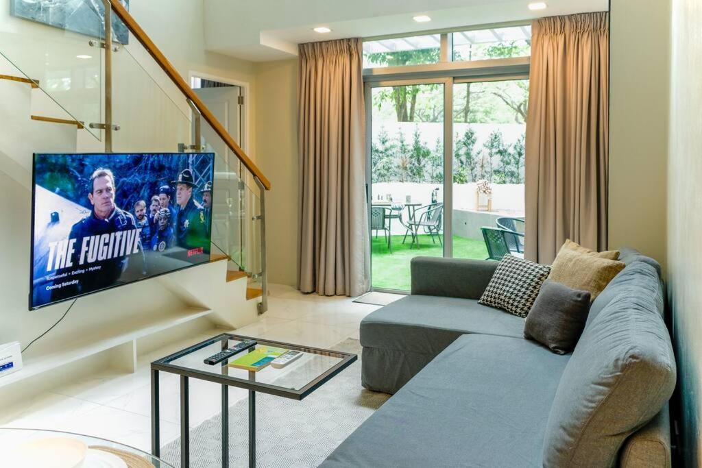 Apartment Loft 3br With Garden In Avant Bgc Parking With Fee *