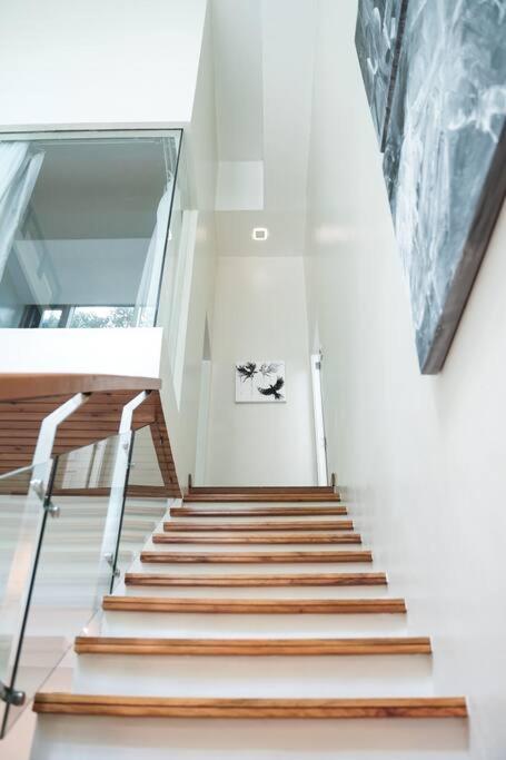 Loft 3br With Garden In Avant Bgc Parking With Fee Apartment