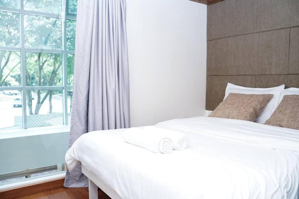 Apartment Loft 3br With Garden In Avant Bgc Parking With Fee *