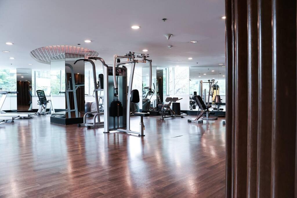 Loft 3br With Garden In Avant Bgc Parking With Fee Apartment Manila