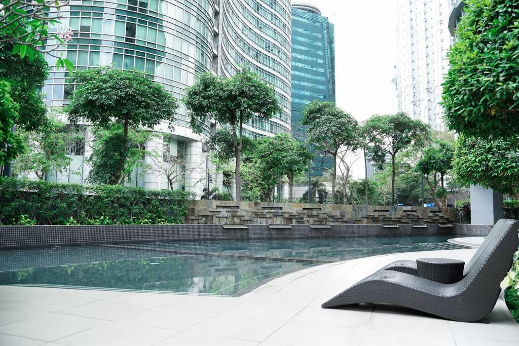 Loft 3br With Garden In Avant Bgc Parking With Fee Manila