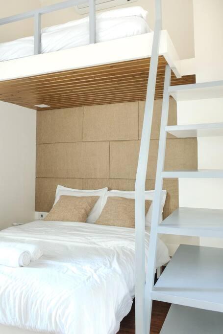 Loft 3br With Garden In Avant Bgc Parking With Fee Apartment