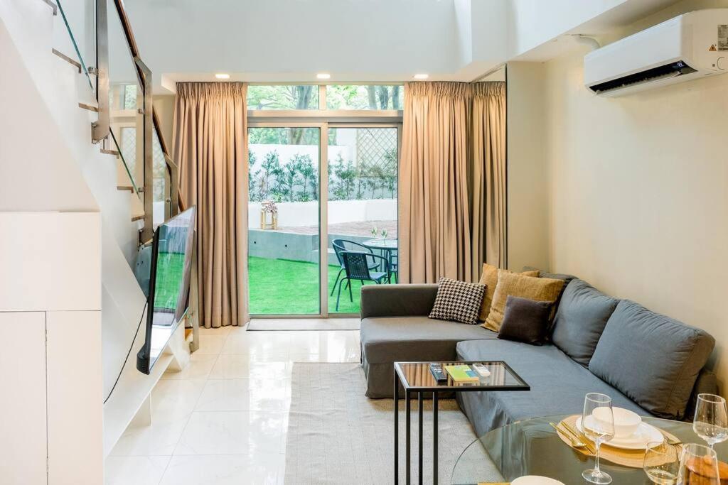 Loft 3br With Garden In Avant Bgc Parking With Fee *