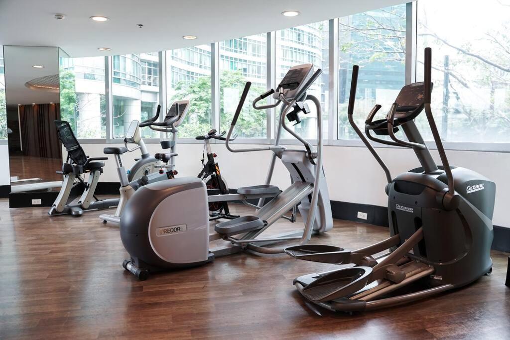 Loft 3br With Garden In Avant Bgc Parking With Fee Apartment Manila