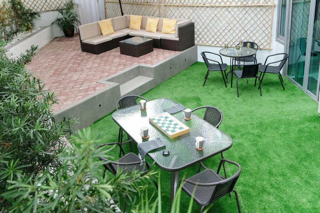 Apartment Loft 3br With Garden In Avant Bgc Parking With Fee
