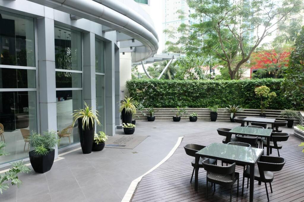 Loft 3br With Garden In Avant Bgc Parking With Fee Manila