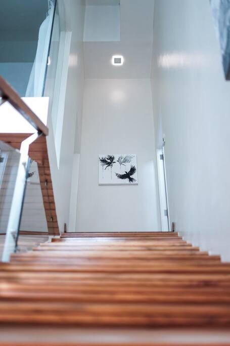 Loft 3br With Garden In Avant Bgc Parking With Fee Apartment Manila