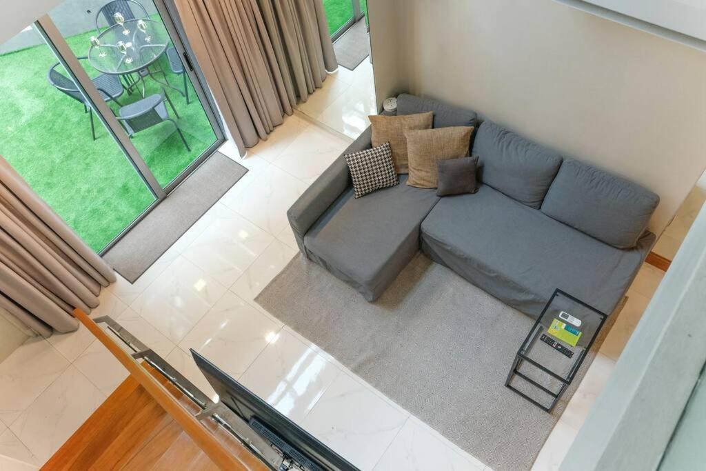 Loft 3br With Garden In Avant Bgc Parking With Fee