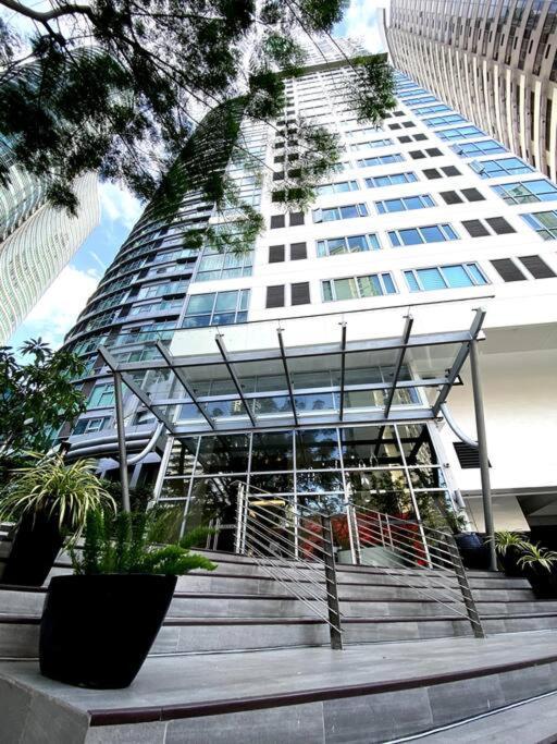 Loft 3br With Garden In Avant Bgc Parking With Fee Apartment *