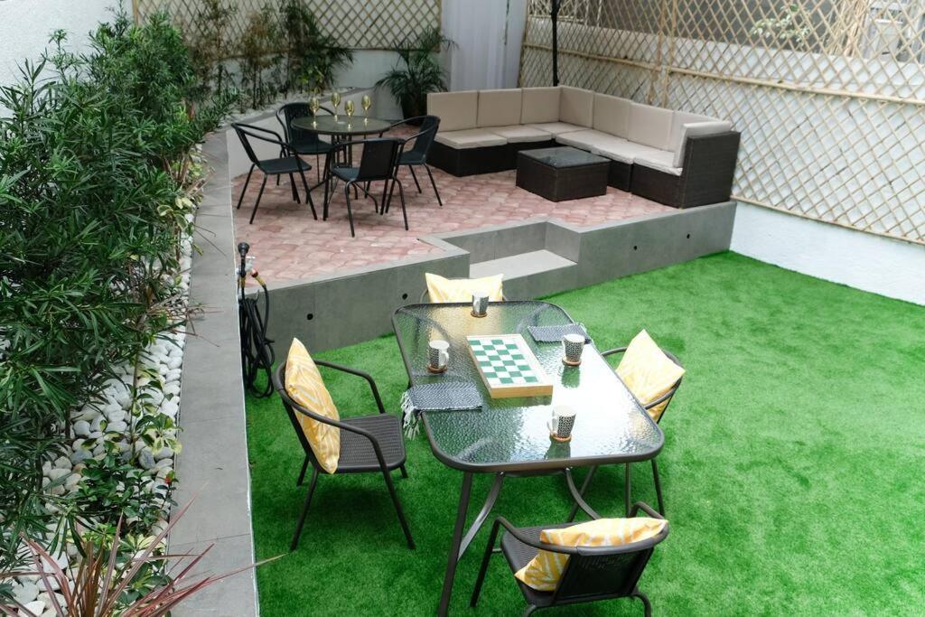 Loft 3br With Garden In Avant Bgc Parking With Fee Apartment Manila