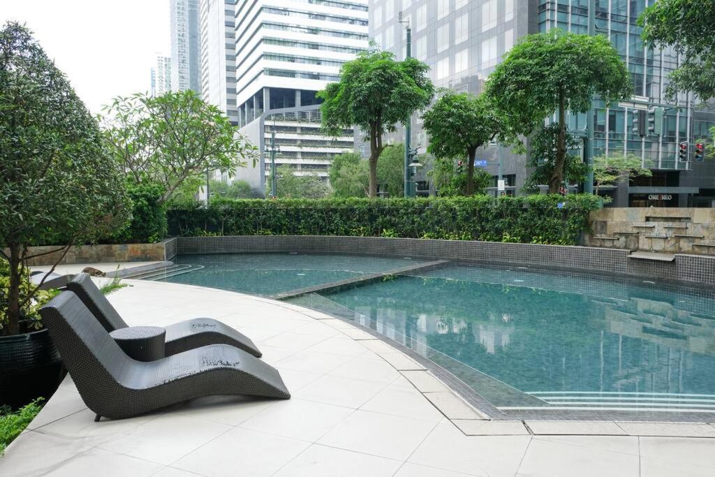 Apartment Loft 3br With Garden In Avant Bgc Parking With Fee Manila