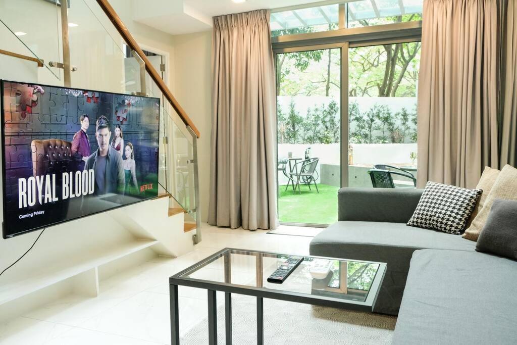Loft 3br With Garden In Avant Bgc Parking With Fee Manila