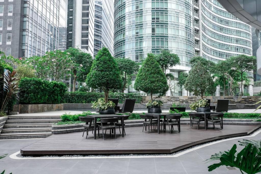 Apartment Loft 3br With Garden In Avant Bgc Parking With Fee