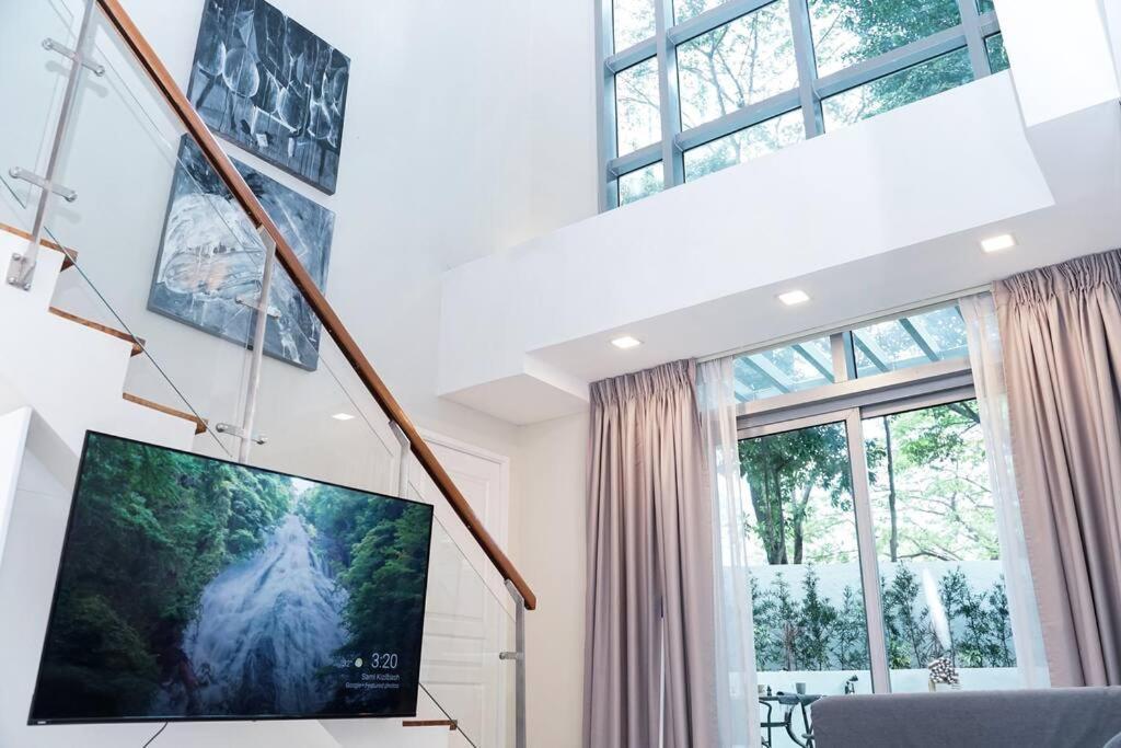 Loft 3br With Garden In Avant Bgc Parking With Fee *