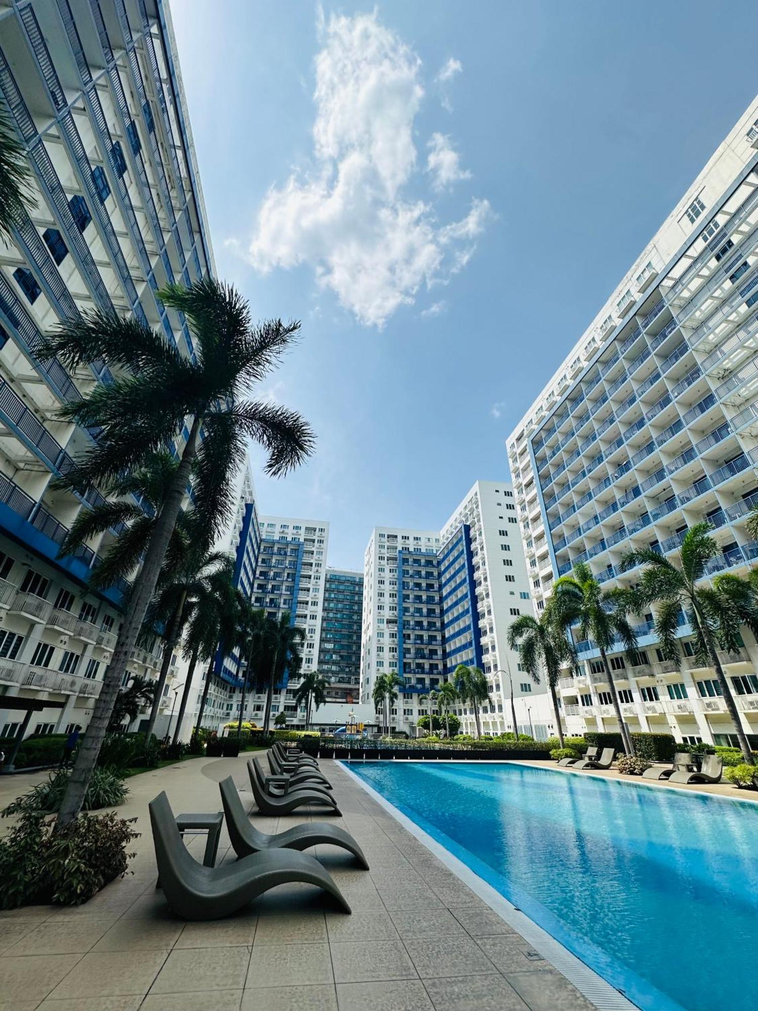 Sea Residences Moa Complex - Ruffa's Condotel Apartment *