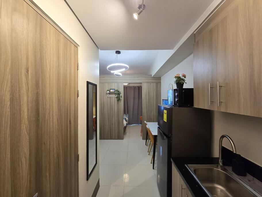 1br Unit Condotel W Balcony Fame Residences - Fm45 Manila