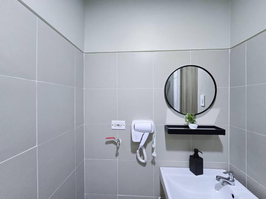 1br Unit Condotel W Balcony Fame Residences - Fm45 Apartment Manila