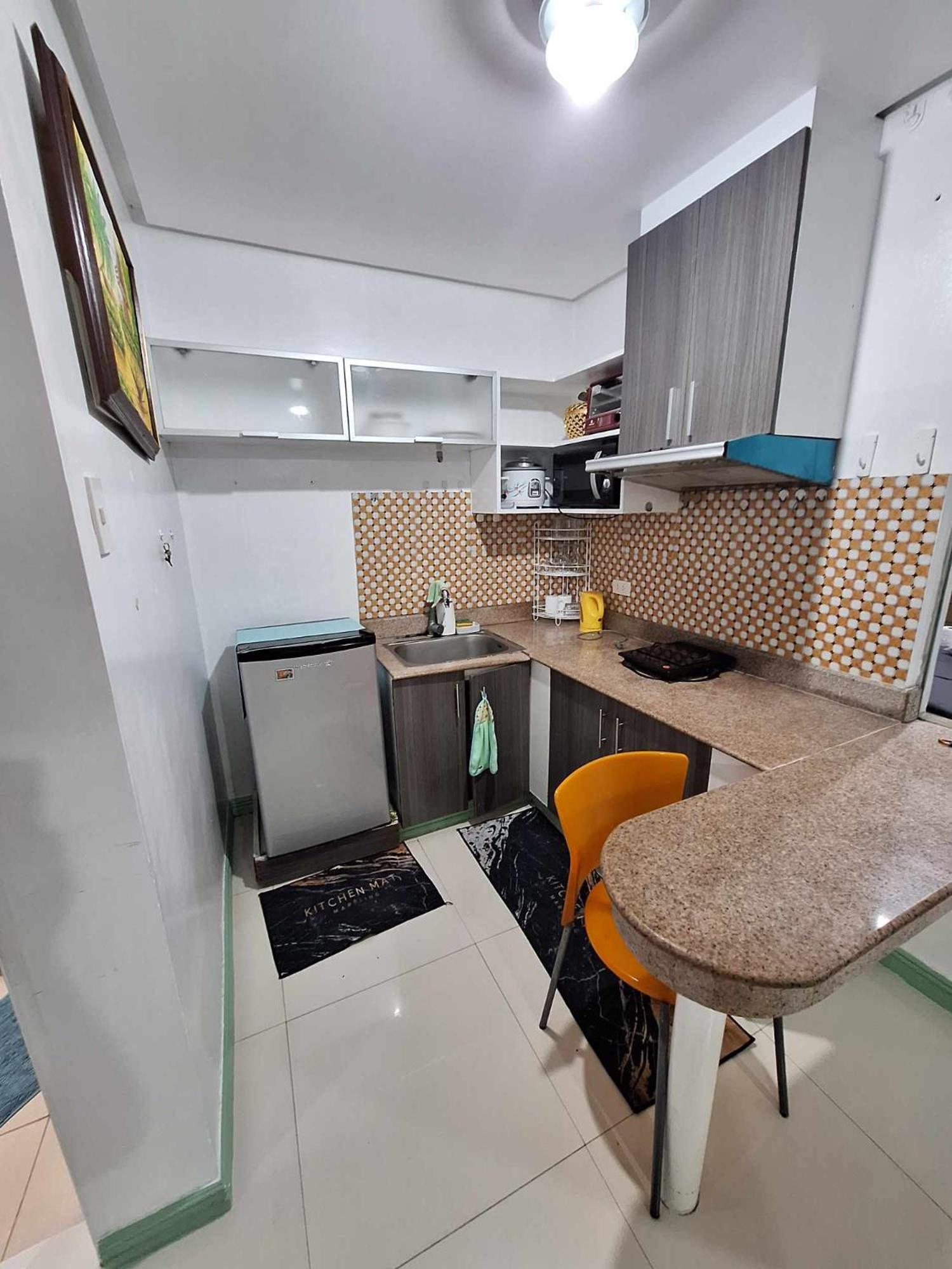 In Birch Tower Malate - Infront Of Mall Apartment *