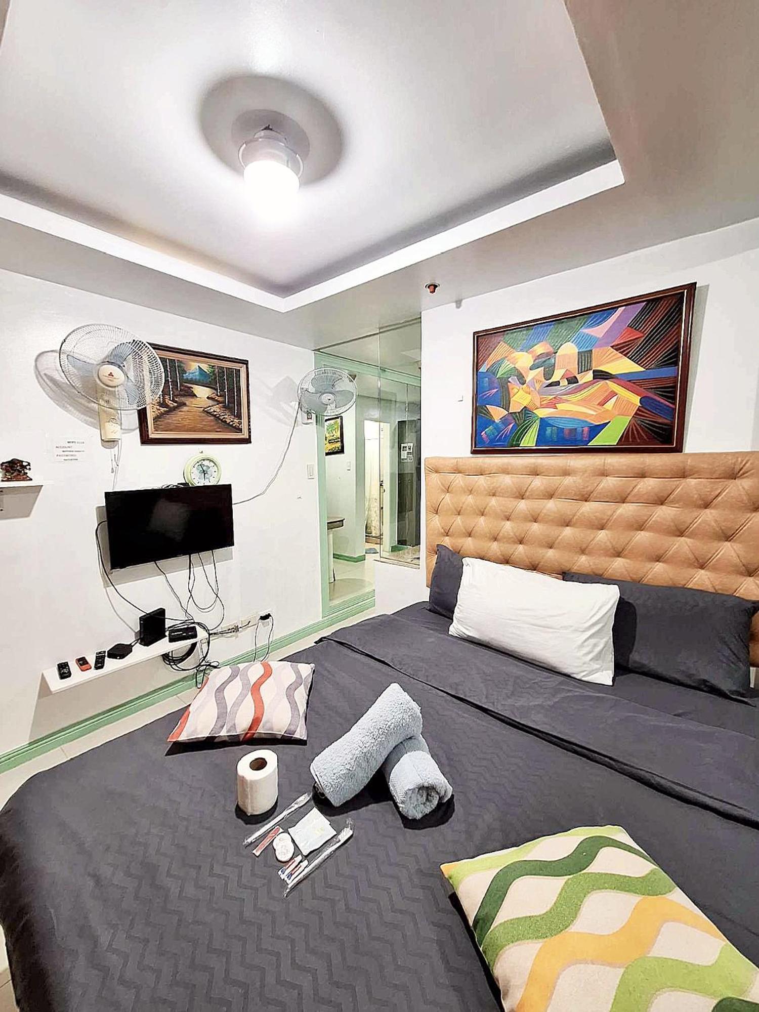 Apartment In Birch Tower Malate - Infront Of Mall Manila