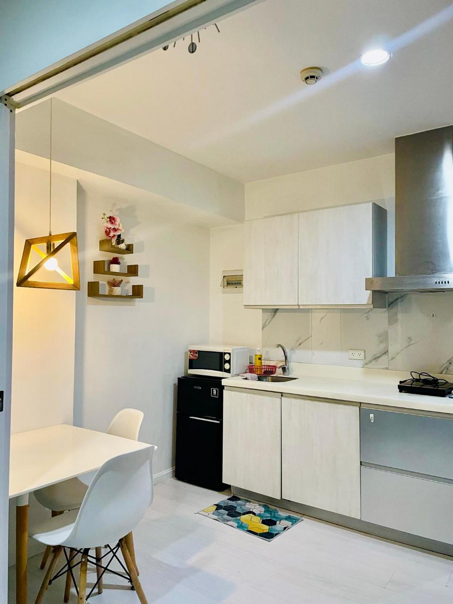 Quickscape - Azure Staycation * Manila