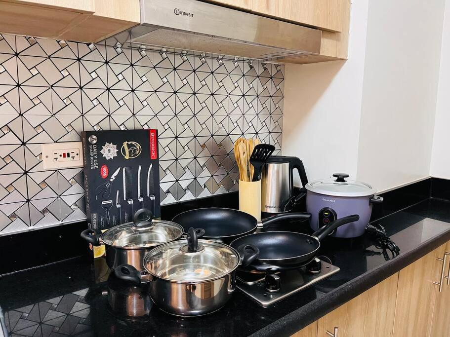 Apartment Staycation Near Moa Shore 2 Residences