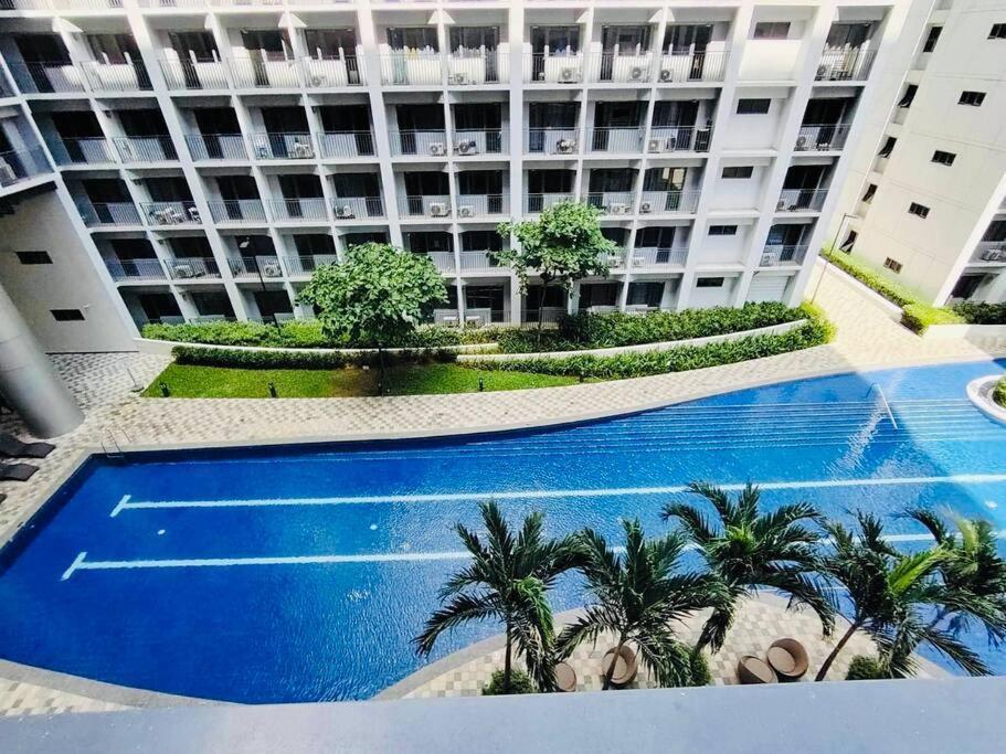 Apartment Staycation Near Moa Shore 2 Residences