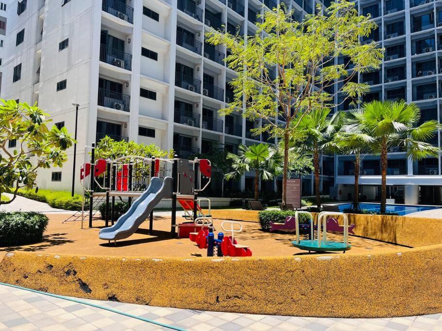 Apartment Staycation Near Moa Shore 2 Residences *