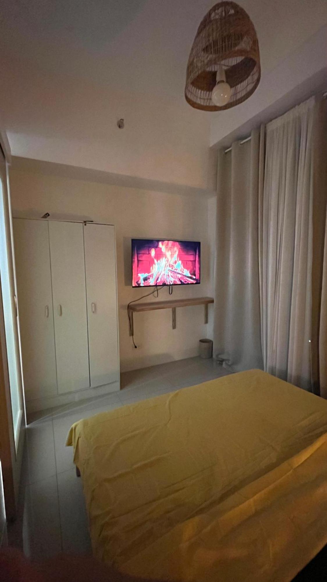 Stunning 1br W Amazing Infinity Pool And 360 Roof Deck Viewing Makati And Rockwell Lights - 5 Mins Drive Away To Poblacion Makati Apartment