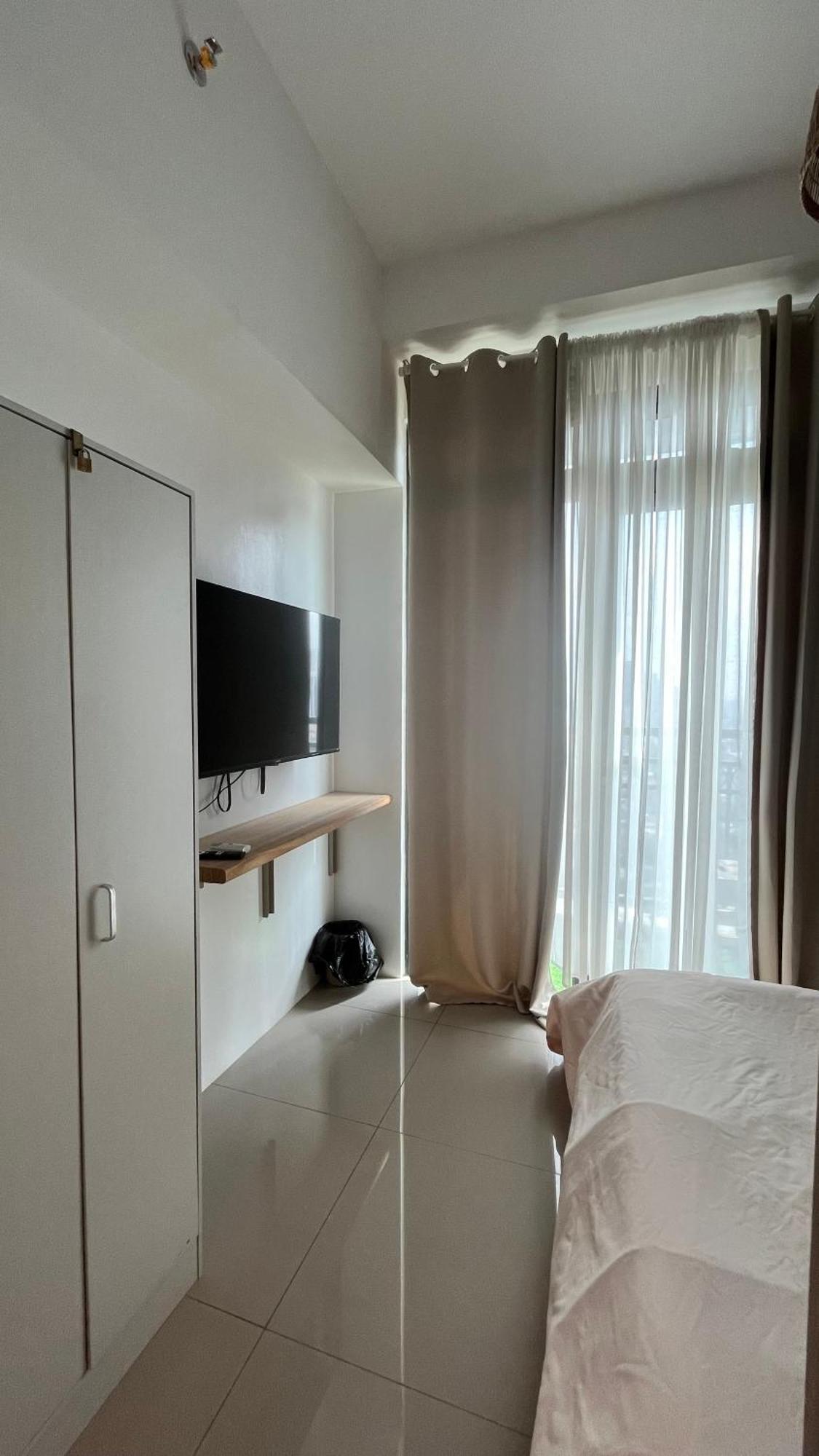 Stunning 1br W Amazing Infinity Pool And 360 Roof Deck Viewing Makati And Rockwell Lights - 5 Mins Drive Away To Poblacion Makati Apartment Manila
