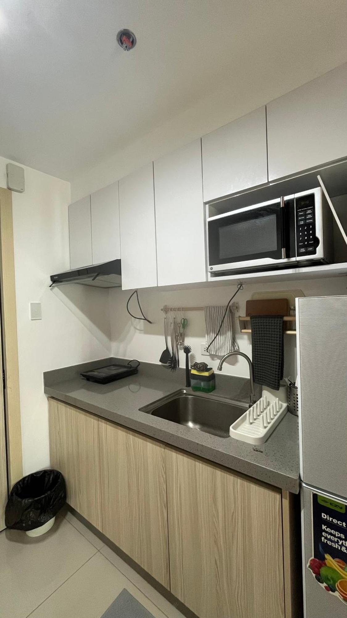 Apartment Stunning 1br W Amazing Infinity Pool And 360 Roof Deck Viewing Makati And Rockwell Lights - 5 Mins Drive Away To Poblacion Makati *