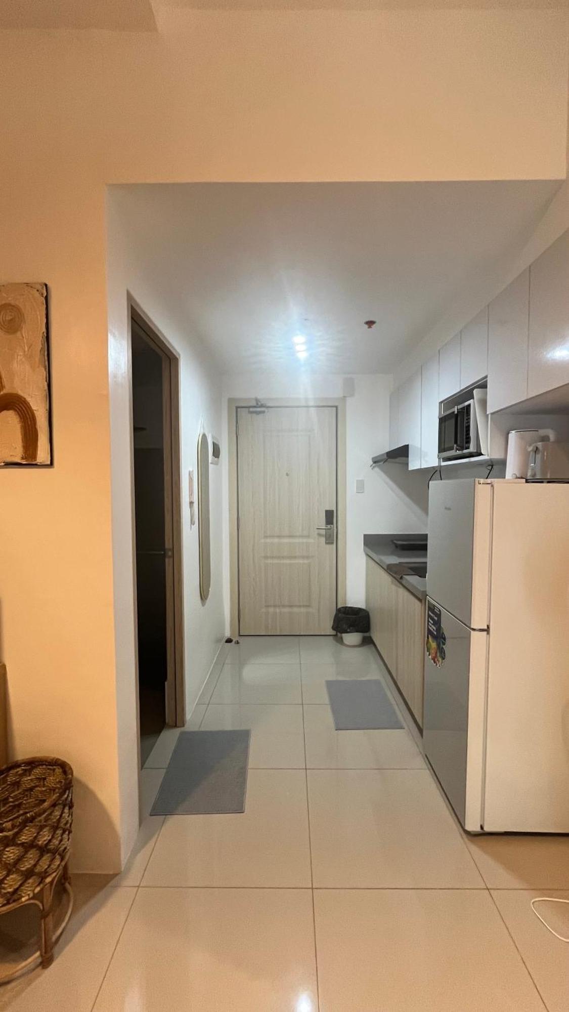 Apartment Stunning 1br W Amazing Infinity Pool And 360 Roof Deck Viewing Makati And Rockwell Lights - 5 Mins Drive Away To Poblacion Makati Manila