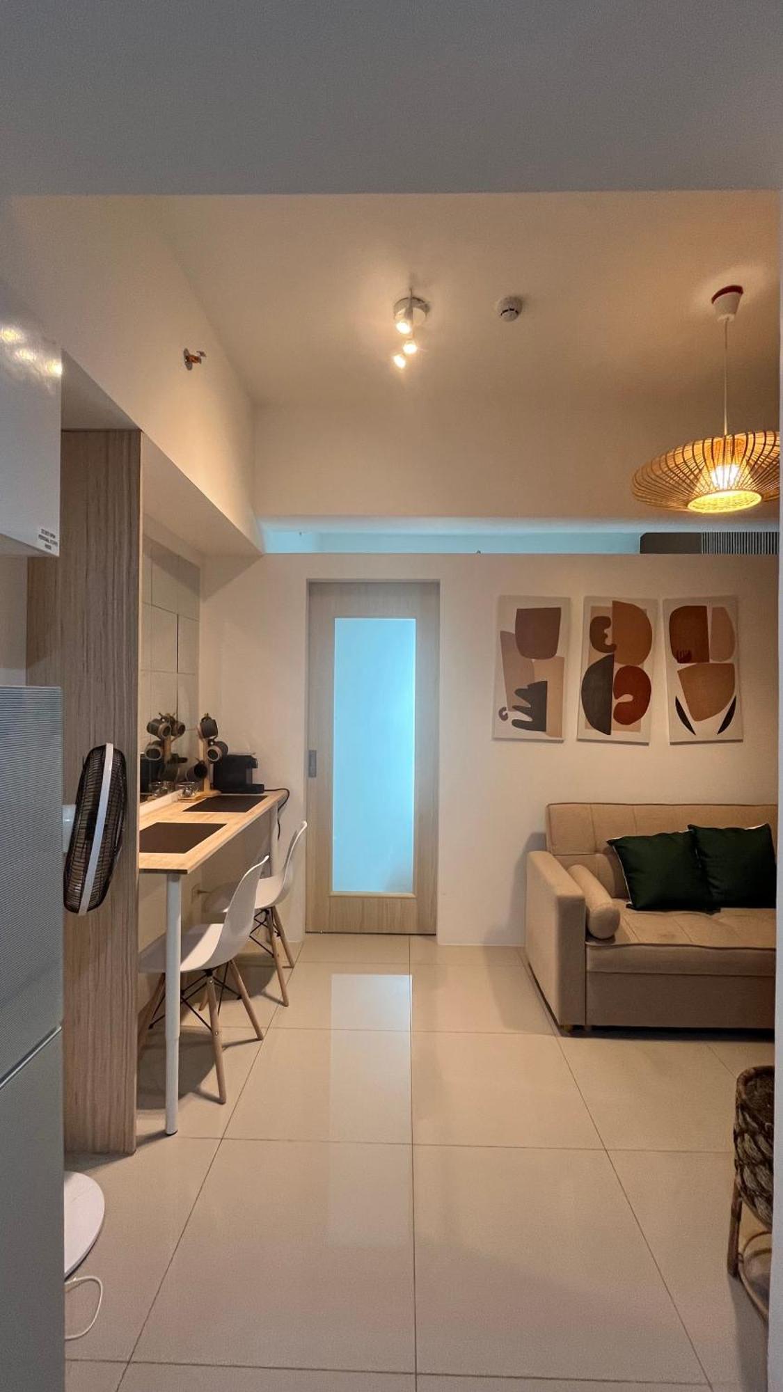 Stunning 1br W Amazing Infinity Pool And 360 Roof Deck Viewing Makati And Rockwell Lights - 5 Mins Drive Away To Poblacion Makati *