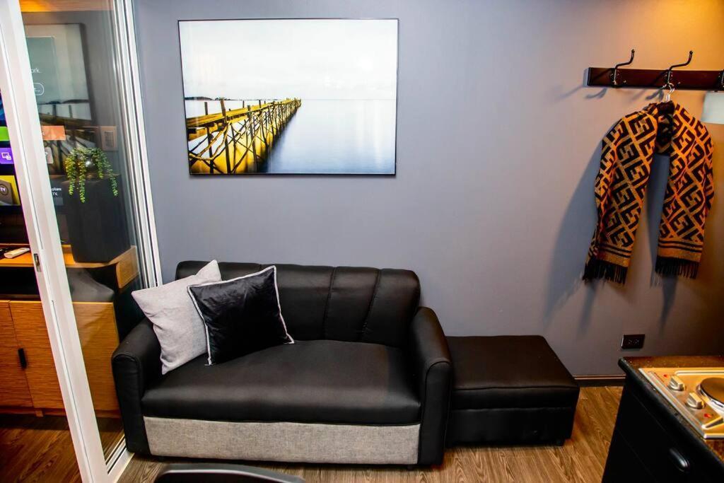 Azure Staycation By Solace Peak 1br