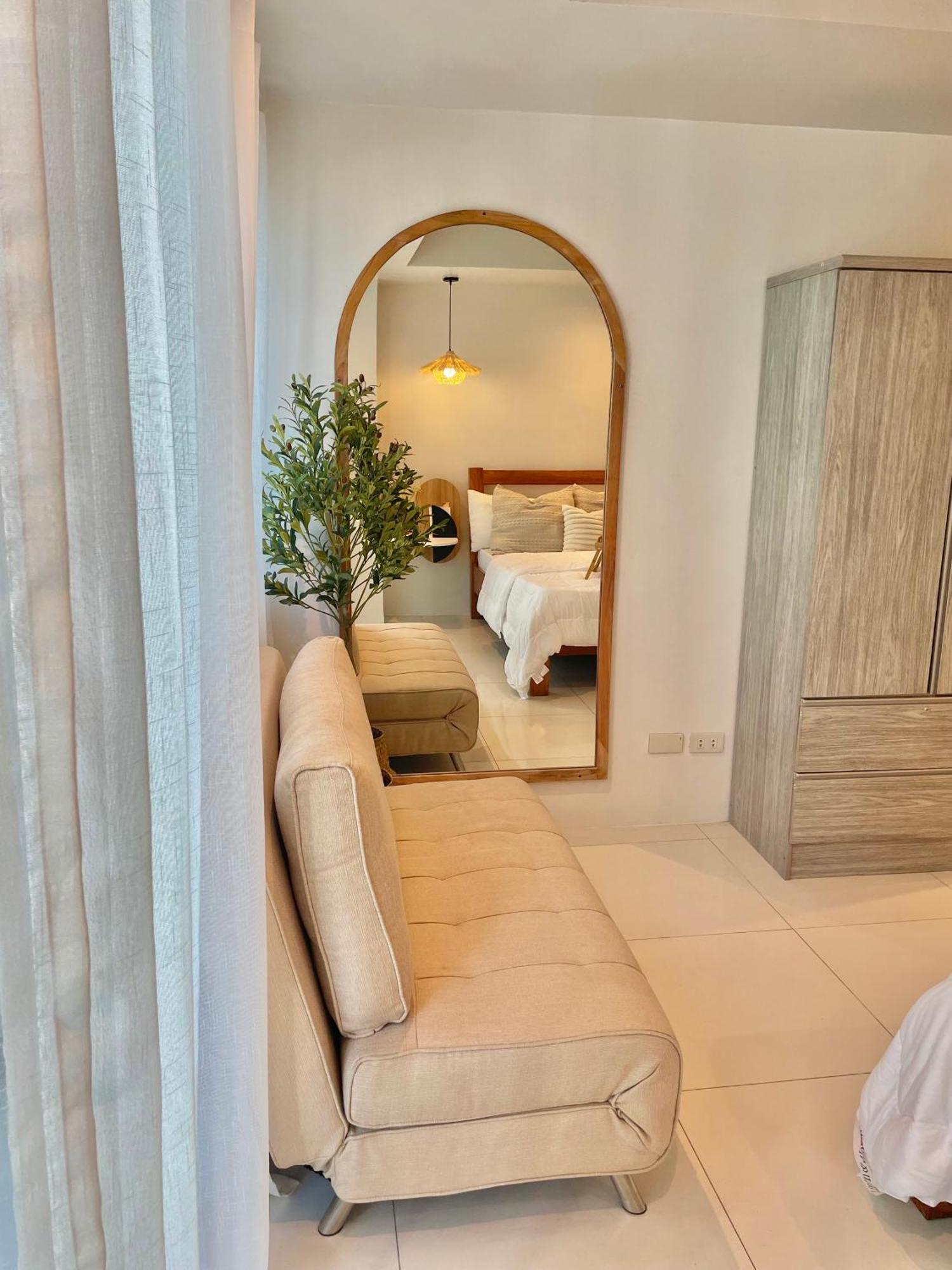 Apartment The Bgc Burgos Circle *