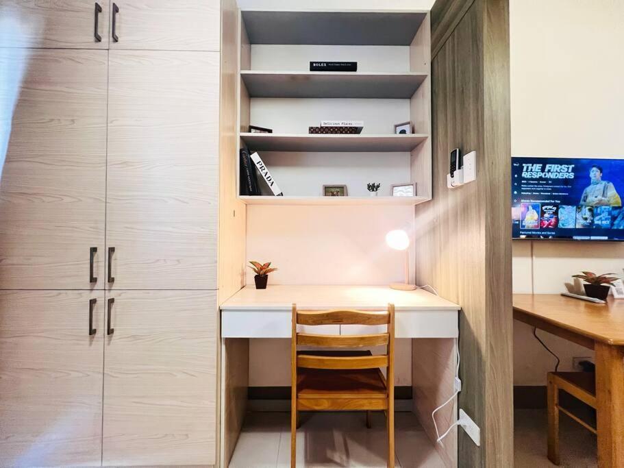 Apartment 1br Unit Condotel W Balcony Fame Residences -fm18 *