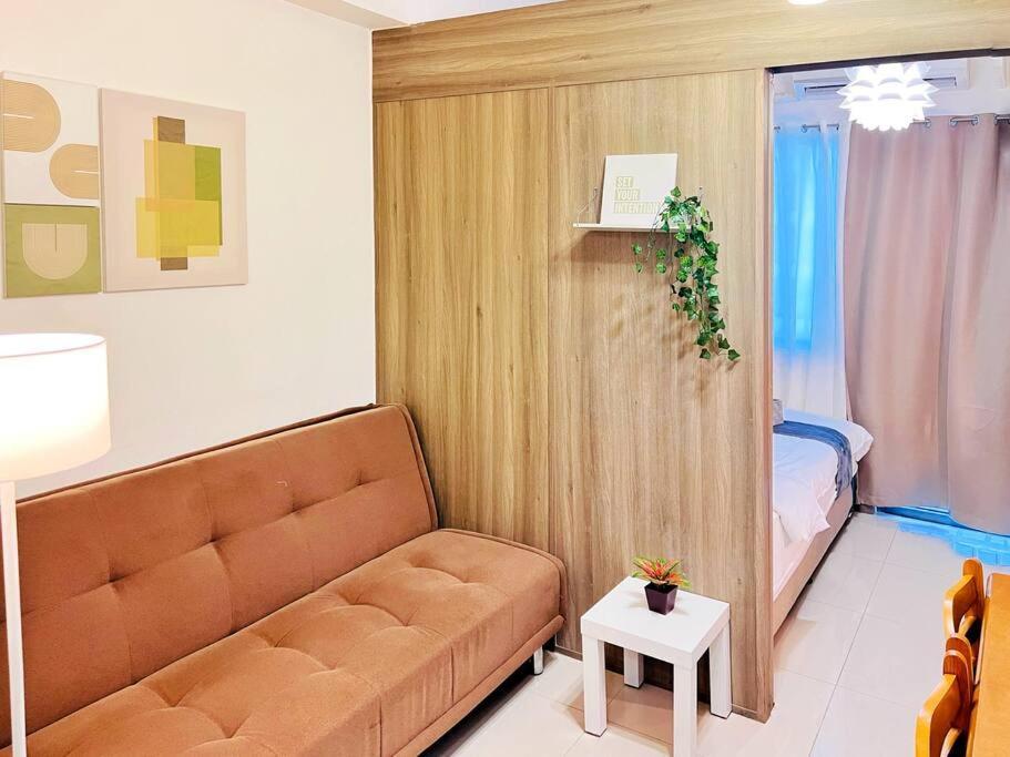 Apartment 1br Unit Condotel W Balcony Fame Residences -fm18 Manila