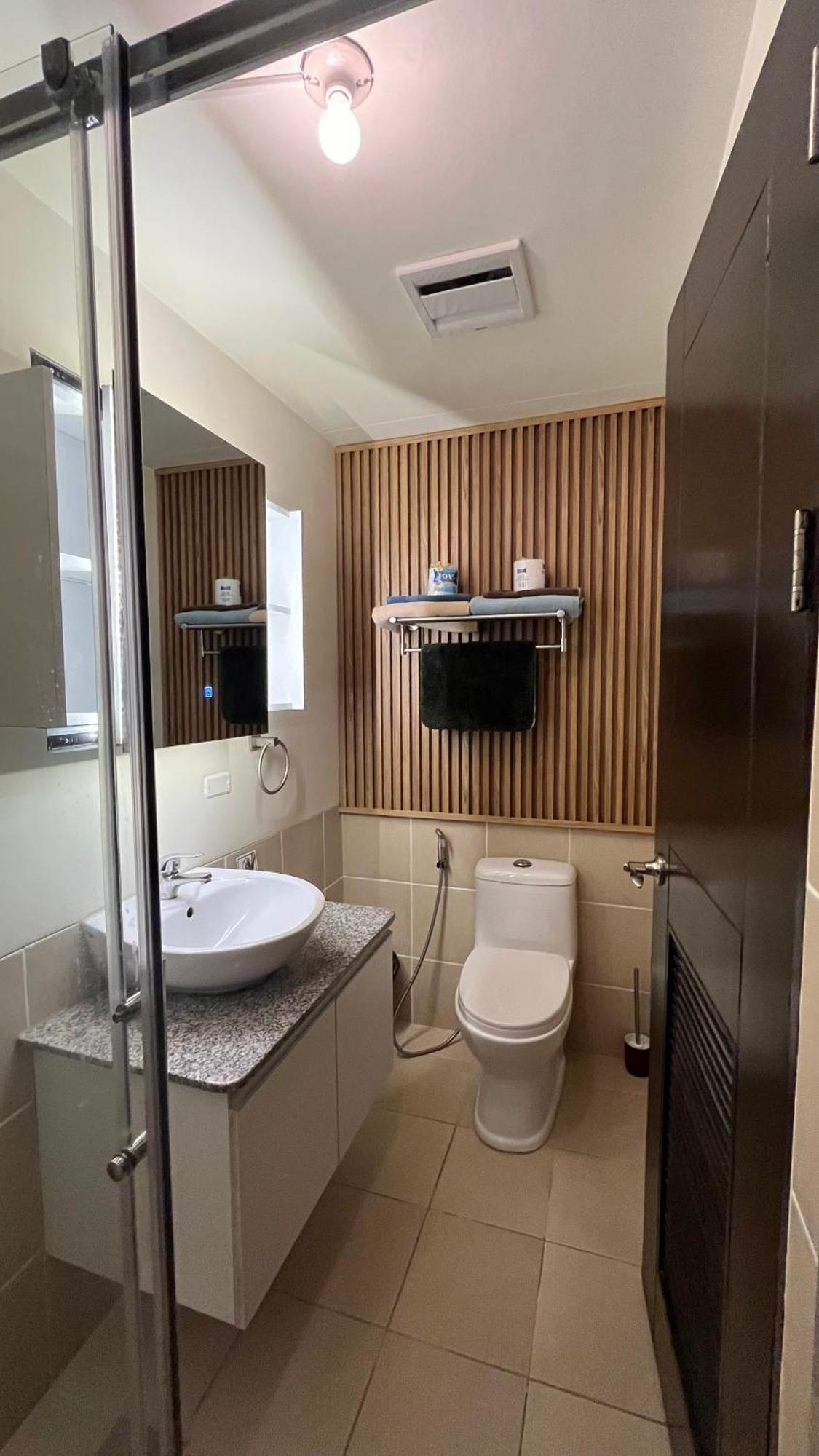 Modern 1br In Calathea Place - Just 15 Mins Away To Naia W 360 Roof Deck And Amazing Pool! Apartamento