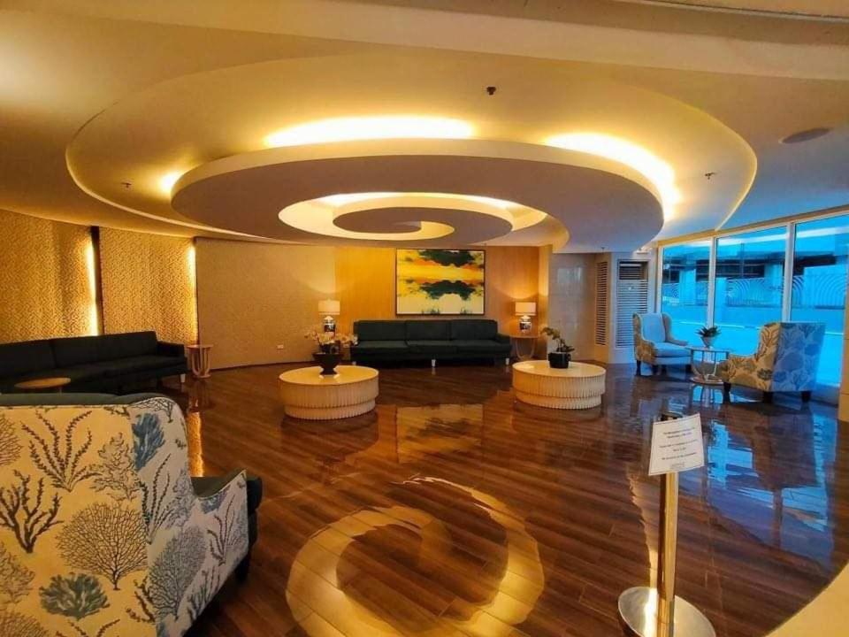 Shell Residences Mall Of Asia *