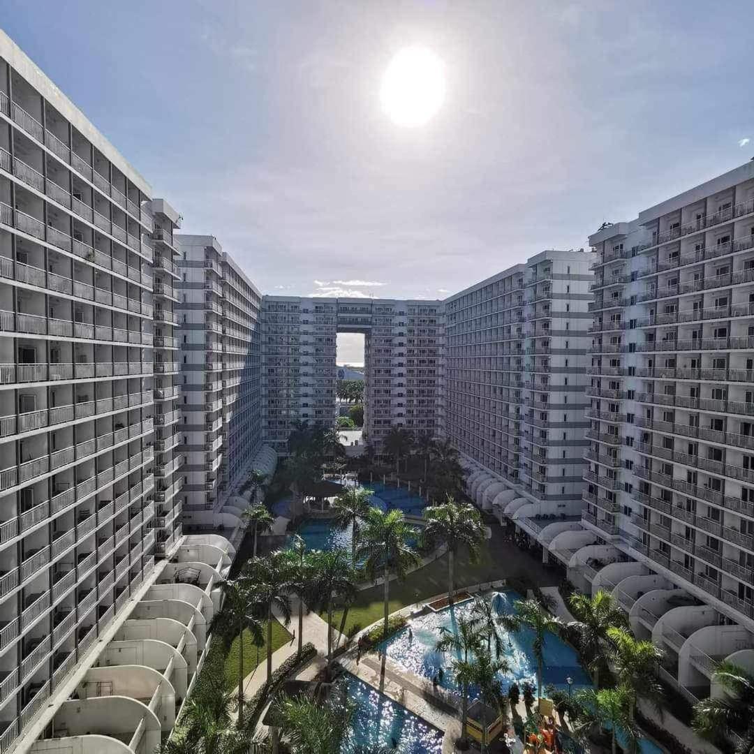 Shell Residences Mall Of Asia *