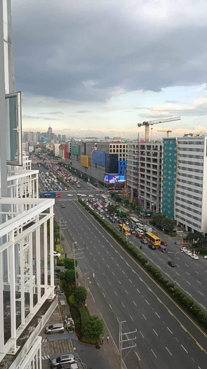 Shell Residences Mall Of Asia