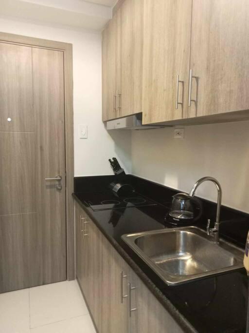 Luxurious Bayview 2br Near Moa Picc Ccp Free Wifi In Pasay * Manila