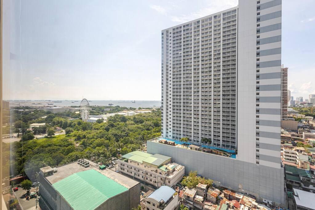 Luxurious Bayview 2br Near Moa Picc Ccp Free Wifi In Pasay